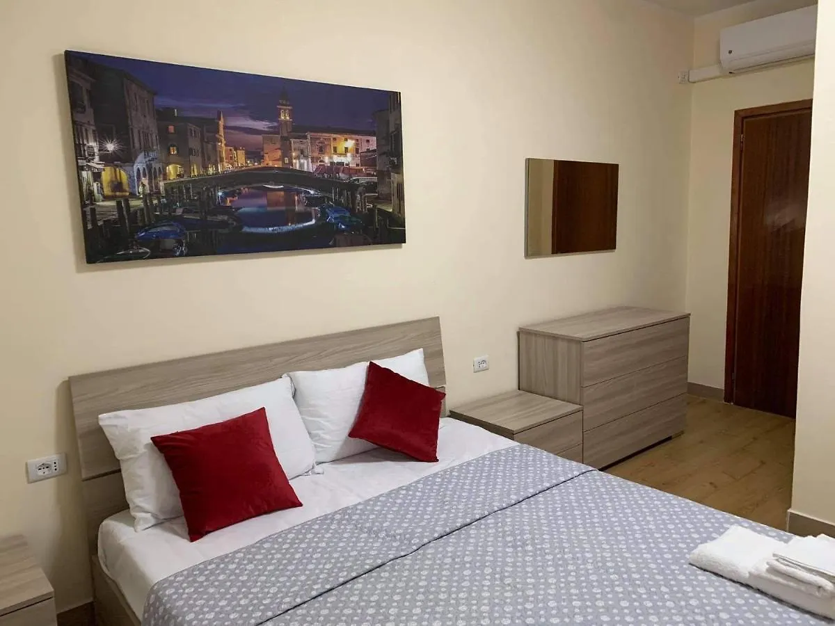 Chowdhury House Mestre 0*,  Italia