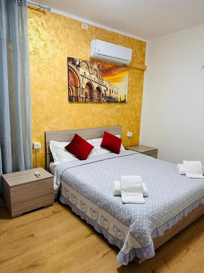 Chowdhury House Mestre 0*,  Italia